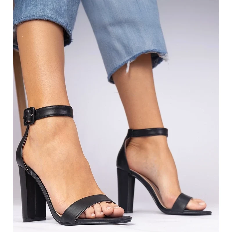 D/CEO Gemre Black block heel sandals with ankle strap Miledia