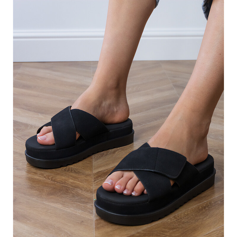 Gemre Black platform flip-flops with straps Juko
