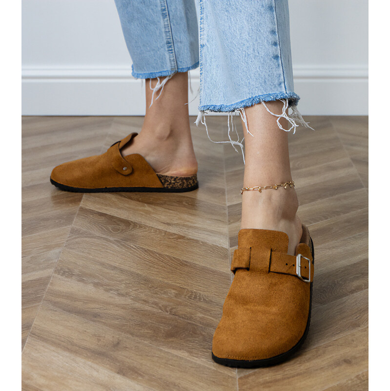 Gemre Brown closed-toe sandals on a cork sole Lerins