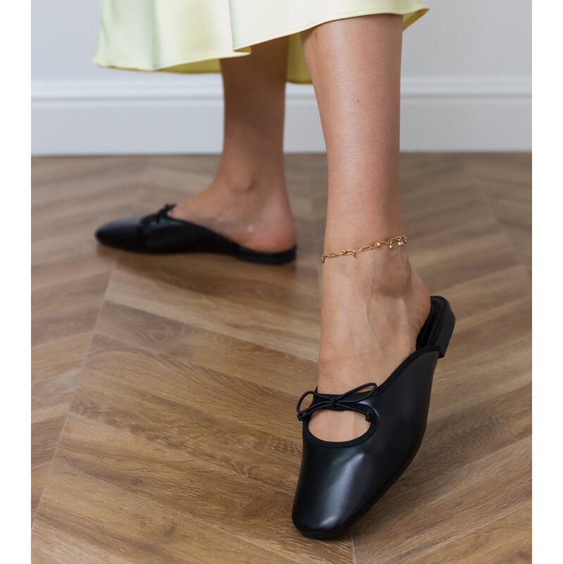 Gemre Black closed-toe flat sandals Matila 107012745