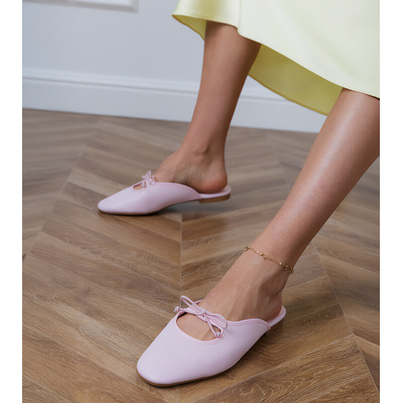 Gemre Pink closed-toe sandals on a flat sole Matila