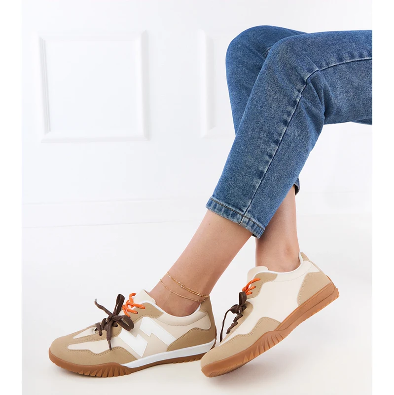 Gemre Beige sneakers with colorful laces Bekki