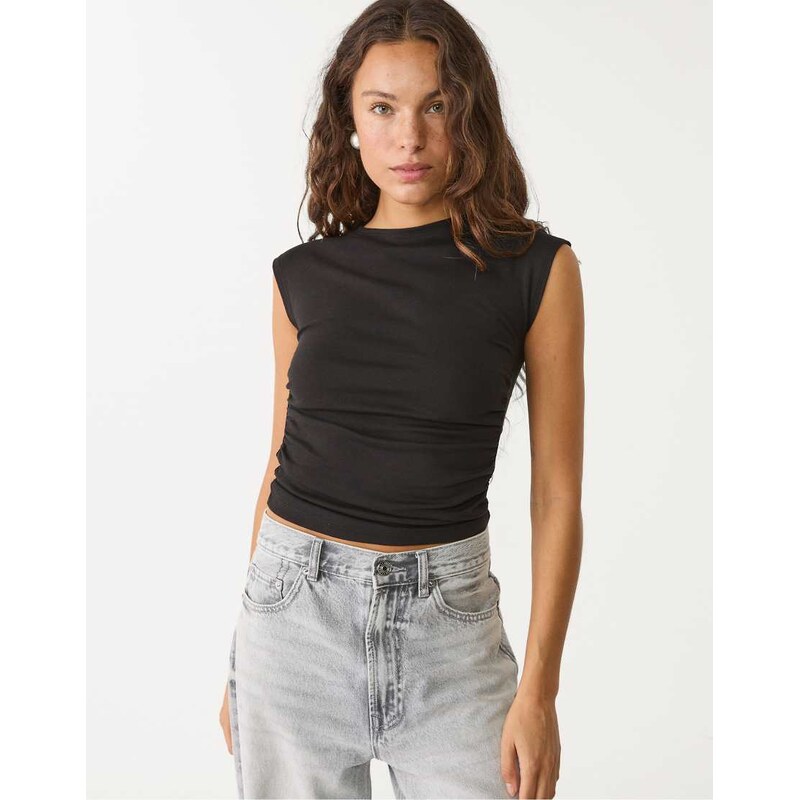 Stradivarius Basic fitted t-shirt with gathering in black 107408948