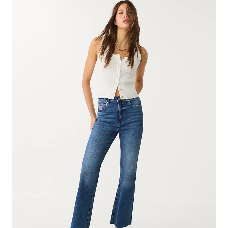 Stradivarius Petite d78 cropped flared jeans in medium blue