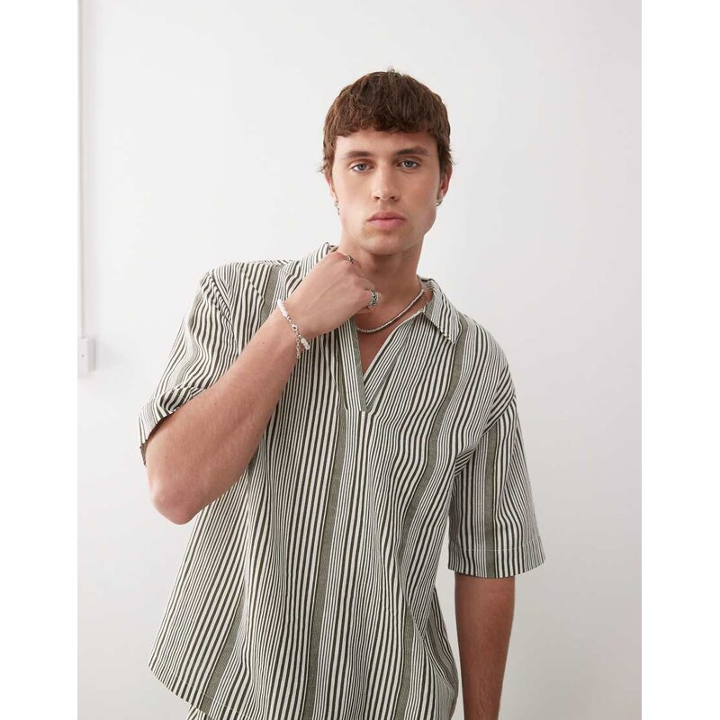 COLLUSION textured shirt in cream stripe-Neutral