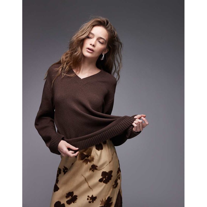 ASOS DESIGN knitted v-neck jumper in brown 107535394