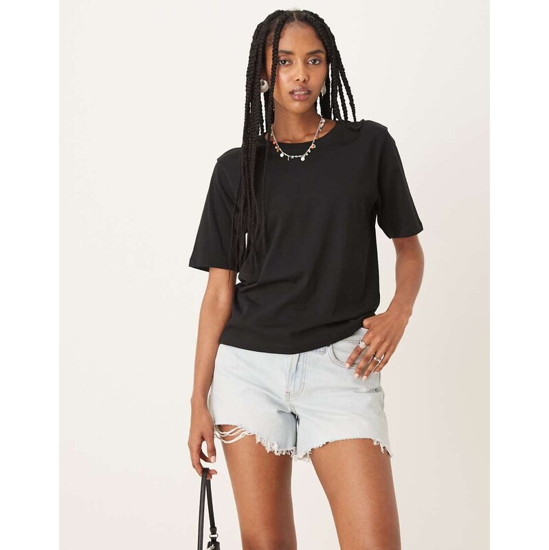 JDY t-shirt in black