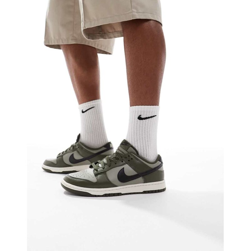 Nike Dunk Low Retro trainers in green