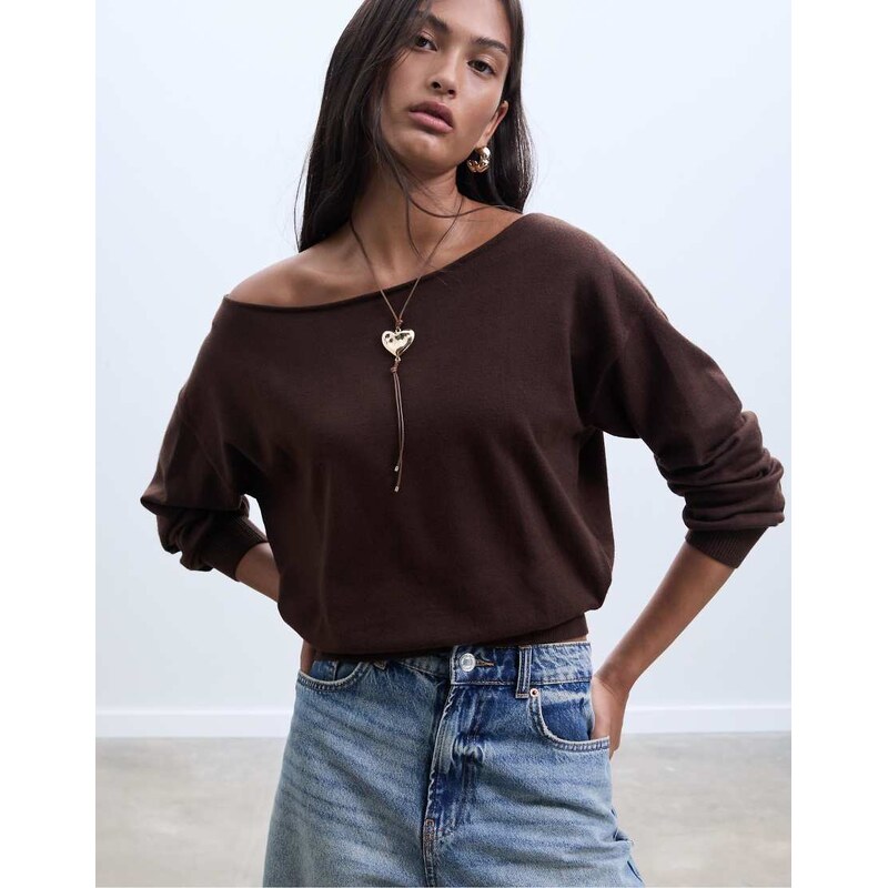 Stradivarius Boat neck knit sweater in brown 107721930