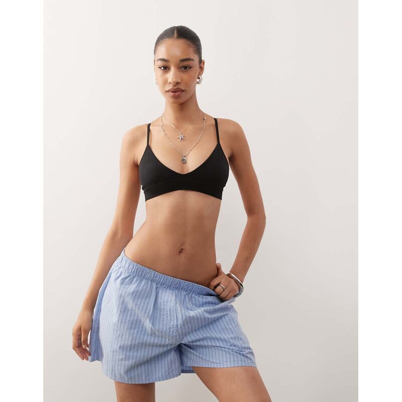 Weekday soft seamless triangle bra in black 107743932