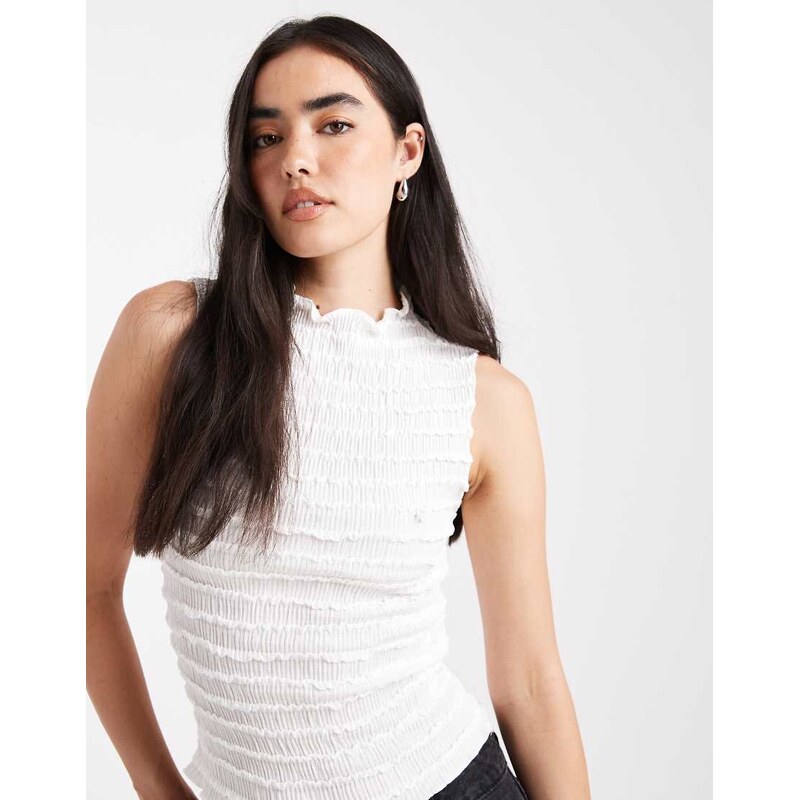 Pieces sleeveless textured top in white 110133288