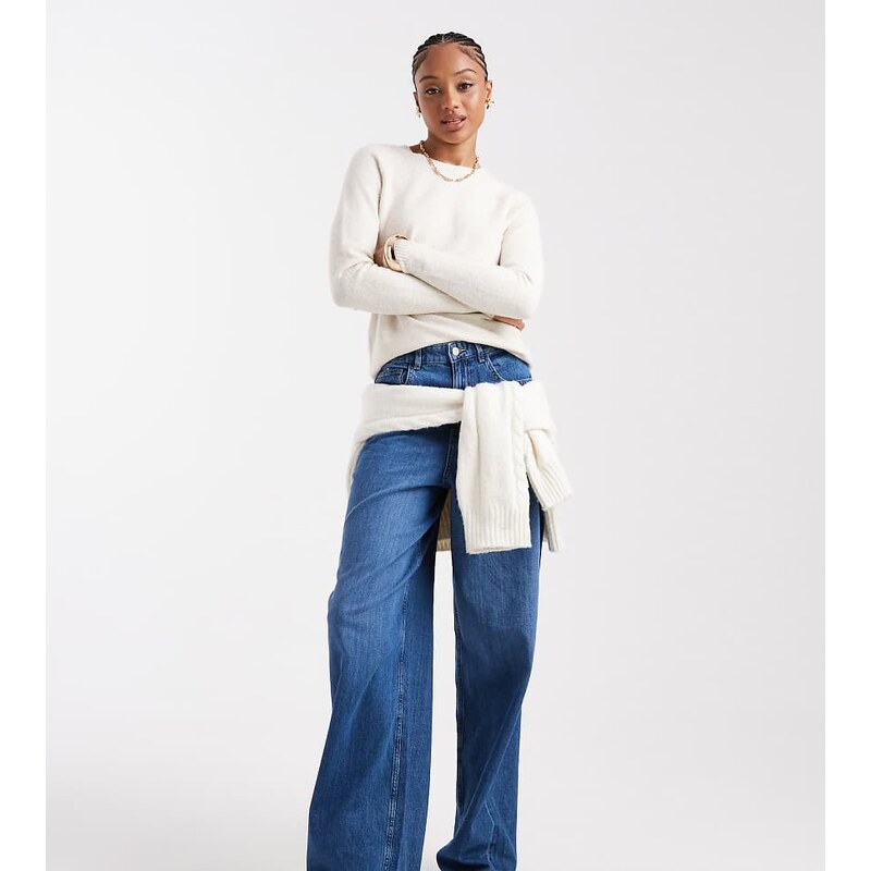 Vero Moda Tall round neck knitted jumper in cream-White 107777399