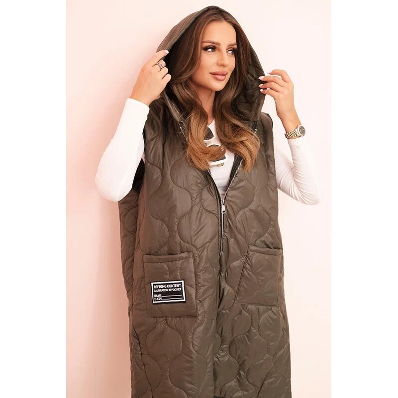 MladaModa Prošívaná oversize vesta s kapucí a zipem model 5393