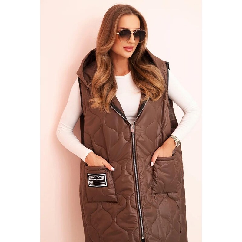 MladaModa Prošívaná oversize vesta s kapucí a zipem model 5393
