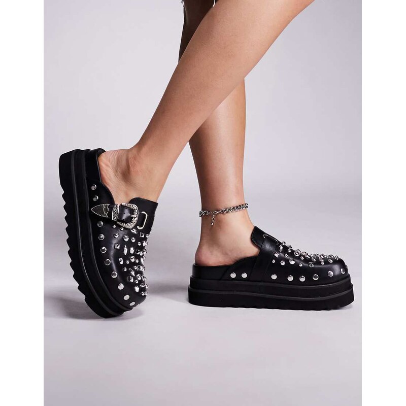 Azalea Wang Gabir studded clogs in black faux leather
