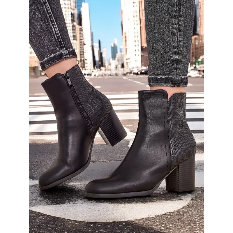 Resti Womens ankle boots on a post Abinom