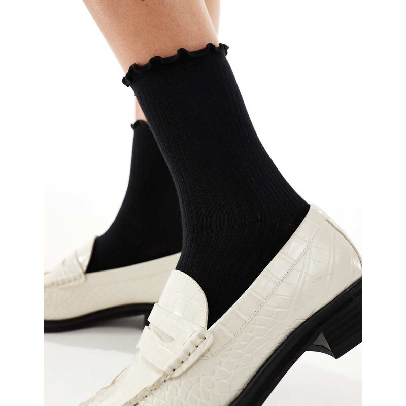 Pieces ribbed frill socks in black