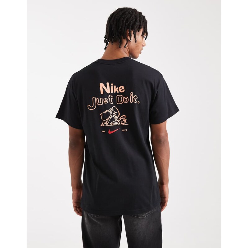 Nike Line Art graphic t-shirt in black