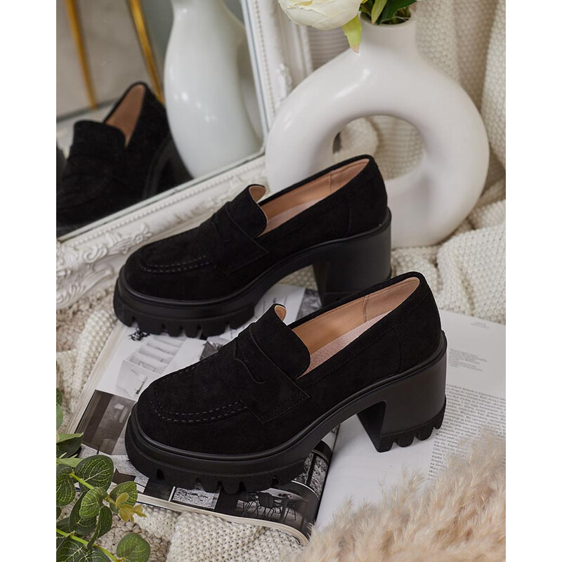 Resti Womens moccasins on a post Narvoti 107853600