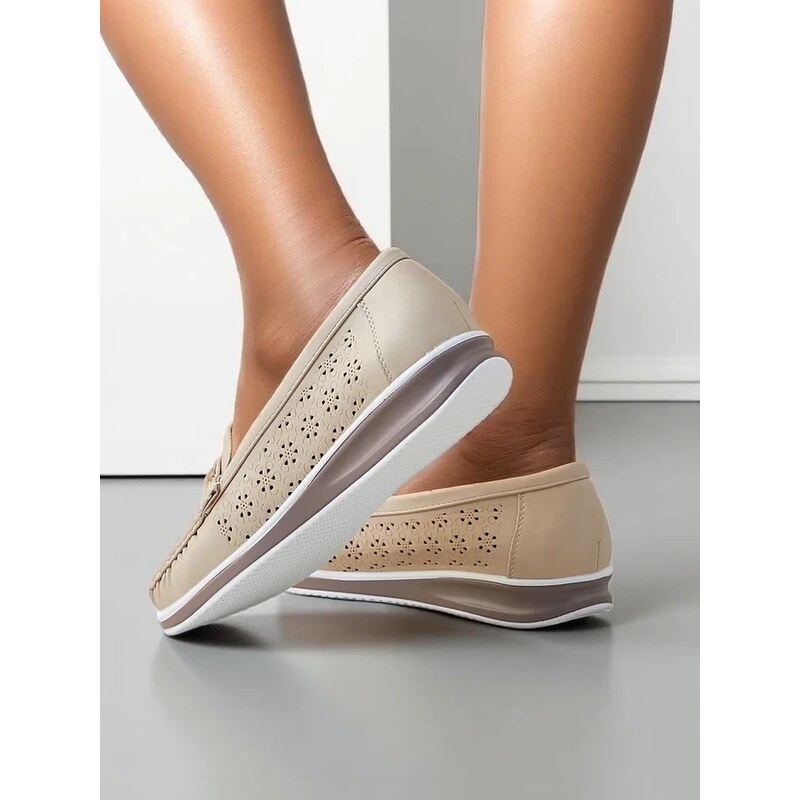 Resti Womens perforated moccasins Cerro