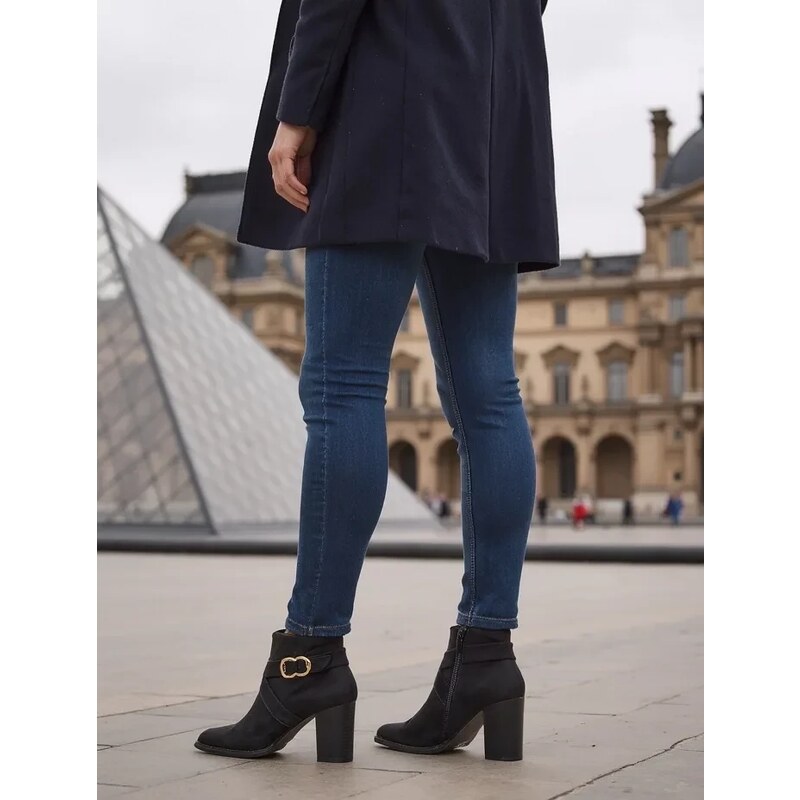 Resti Womens ankle boots on a heel Lomie