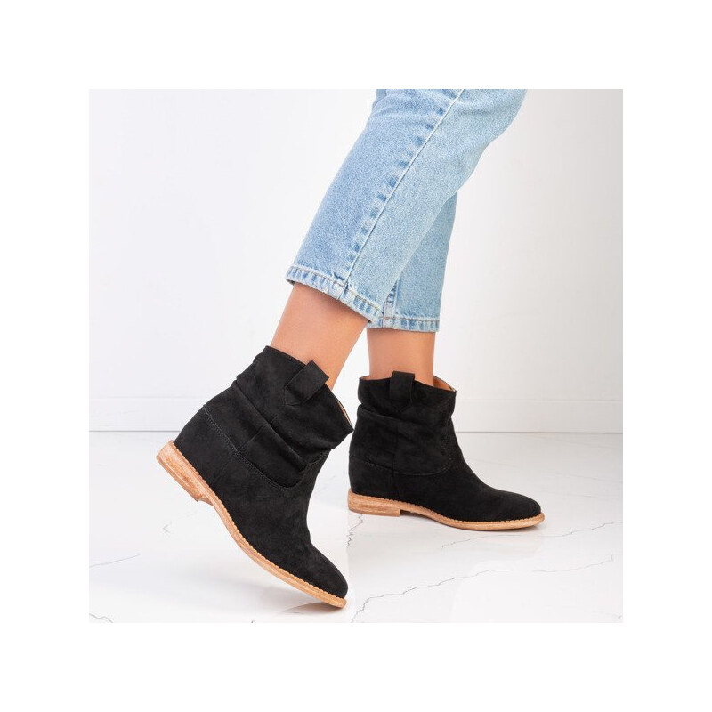 Resti Black boots ala cowgirls on a covered anchor Daressco -