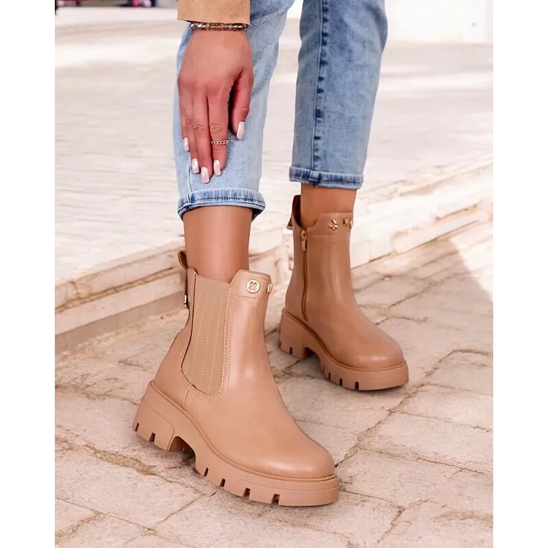 Resti Womens boots on a thicker sole Gegri
