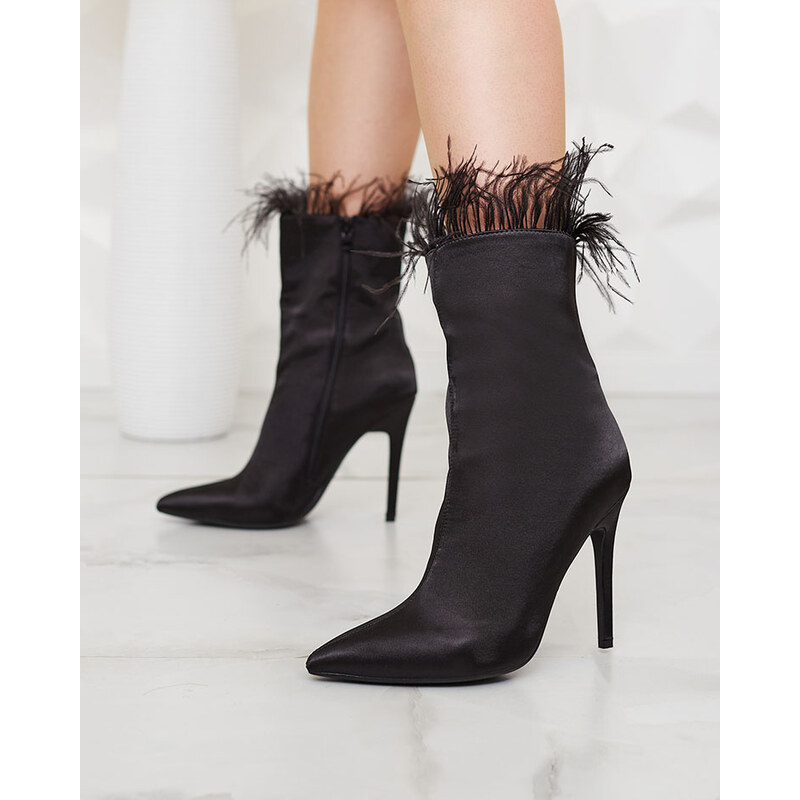 Resti Black womens feather boots Wenelika 107896385