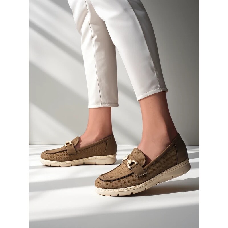 Resti Women’s flats with a decorative accent on the toe