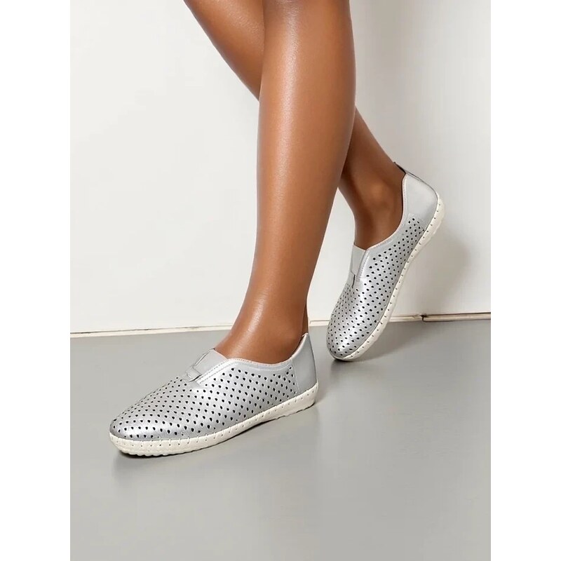 Resti Womens perforated loafers Gofielle