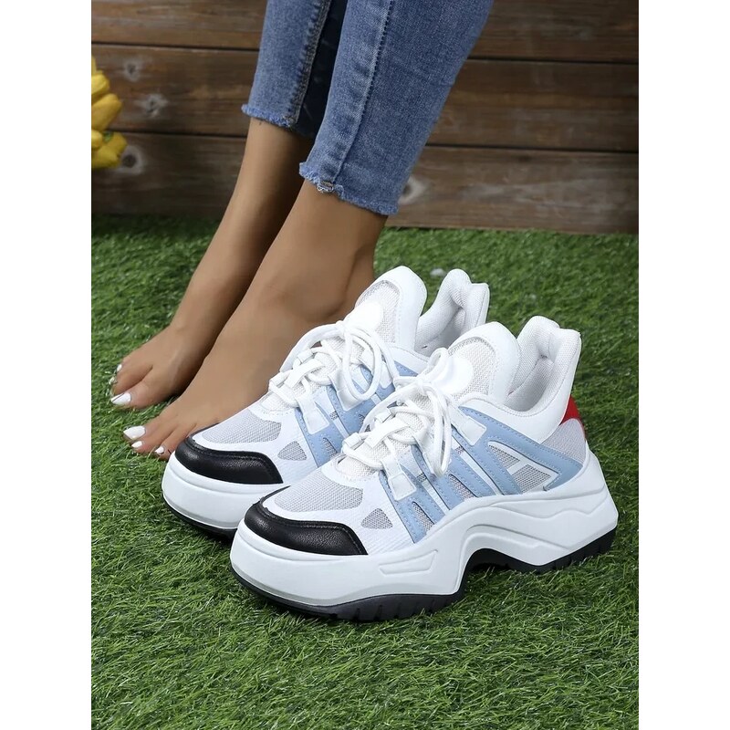 Resti Womens sporty sneakers on a thicker sole Loness
