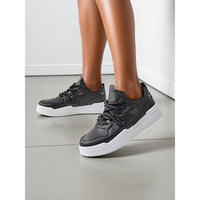 Resti Womens sporty sneakers on a thicker sole Uanes