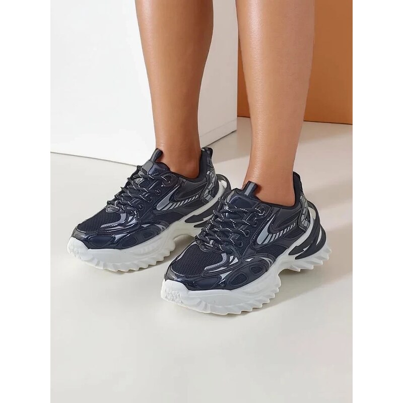 Resti Womens sports sneakers with a thicker sole Annete