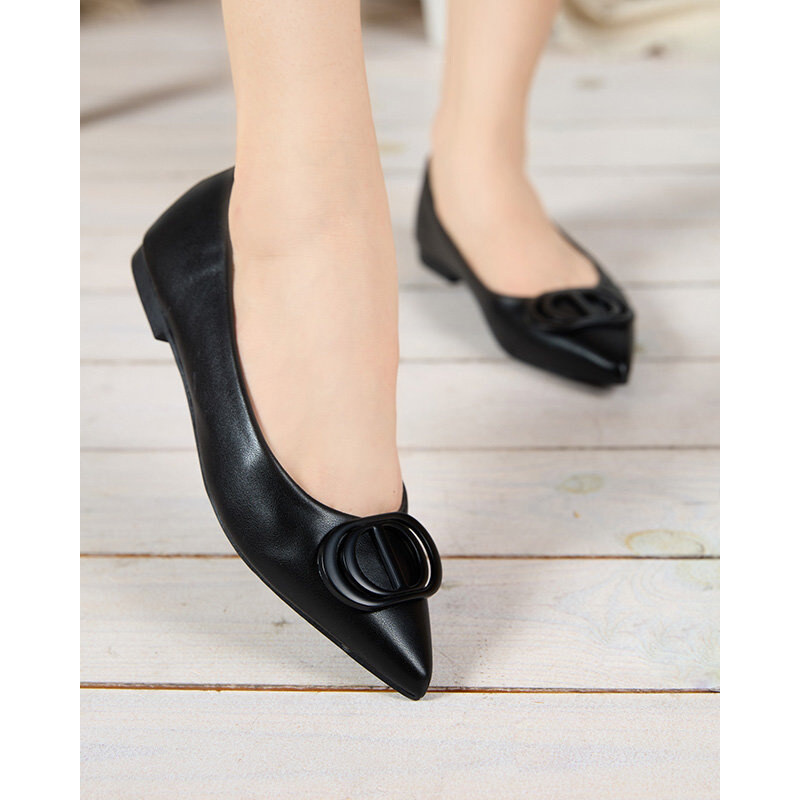 Resti Womens black pointed ballerinas with an ornament on the