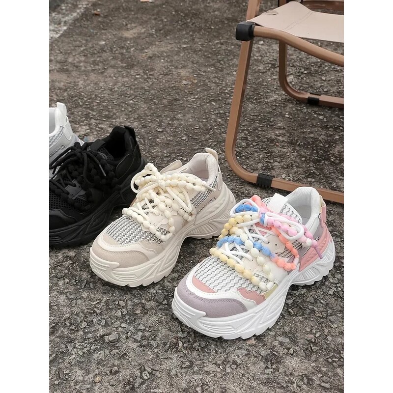 Resti Womens sporty sneakers on a thicker sole Loness