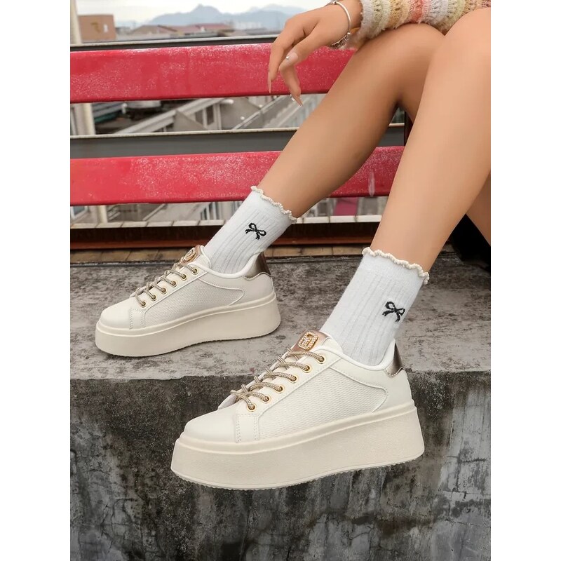 Resti Womens sporty sneakers with decorative laces Eone