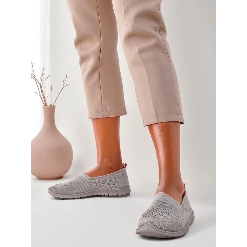 Resti Womens slip-on sports shoes Ollabes