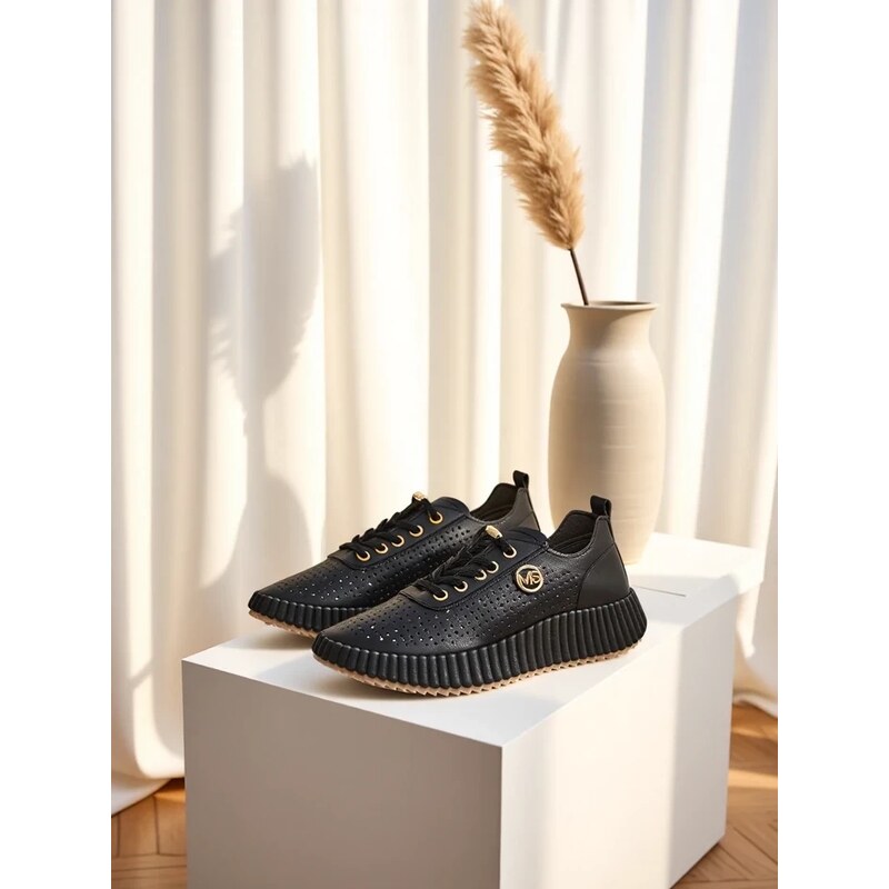 Resti Womens sporty perforated sneakers Jovenes