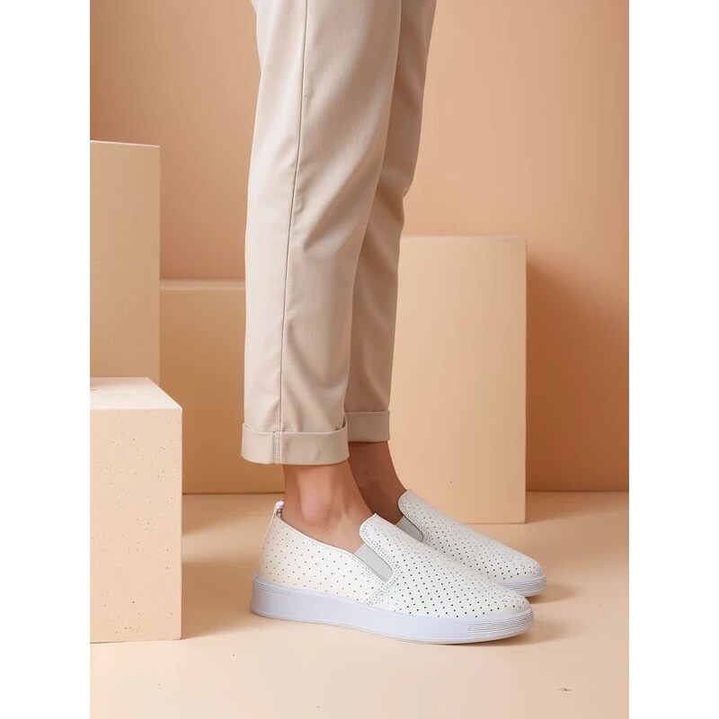 Resti Womens perforated sports shoes Musio