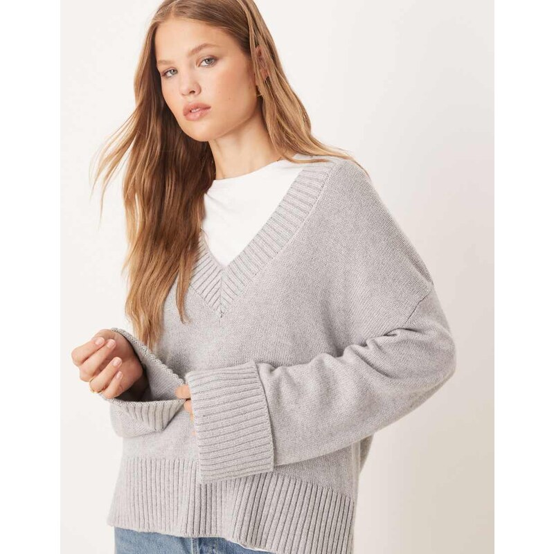 Gina Tricot v neck knitted sweater with wide sleeves in light
