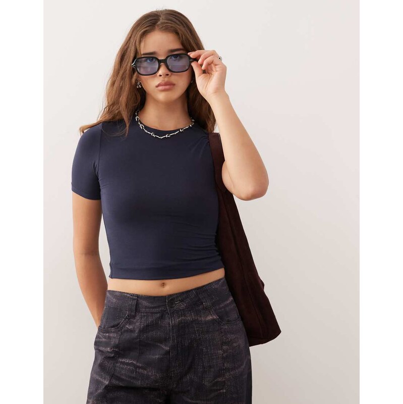 Weekday slim fit t-shirt in dark blue 107977003
