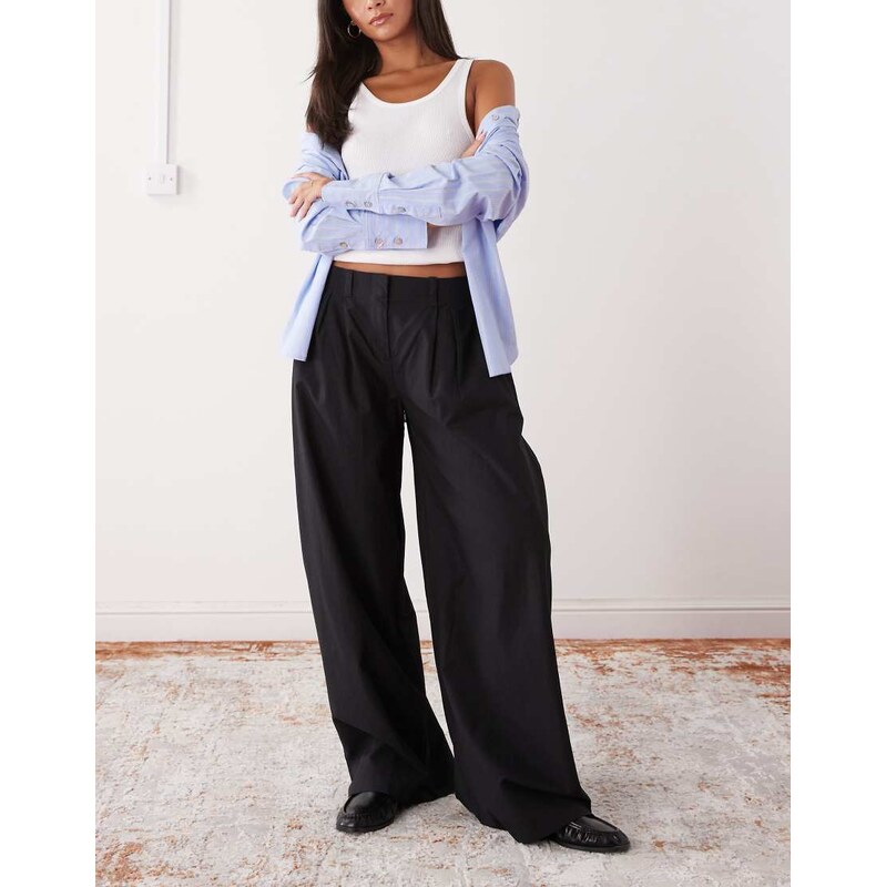 Weekday super wide leg pleated trousers in black 107977013