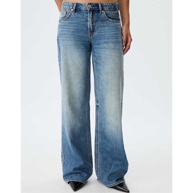 Stradivarius D91 low wide-leg jeans in medium denim wash-Blue 107997045