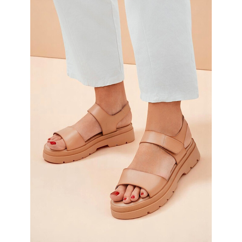 Resti Royal Fashion Womens Otvanna sandals with a thick sole