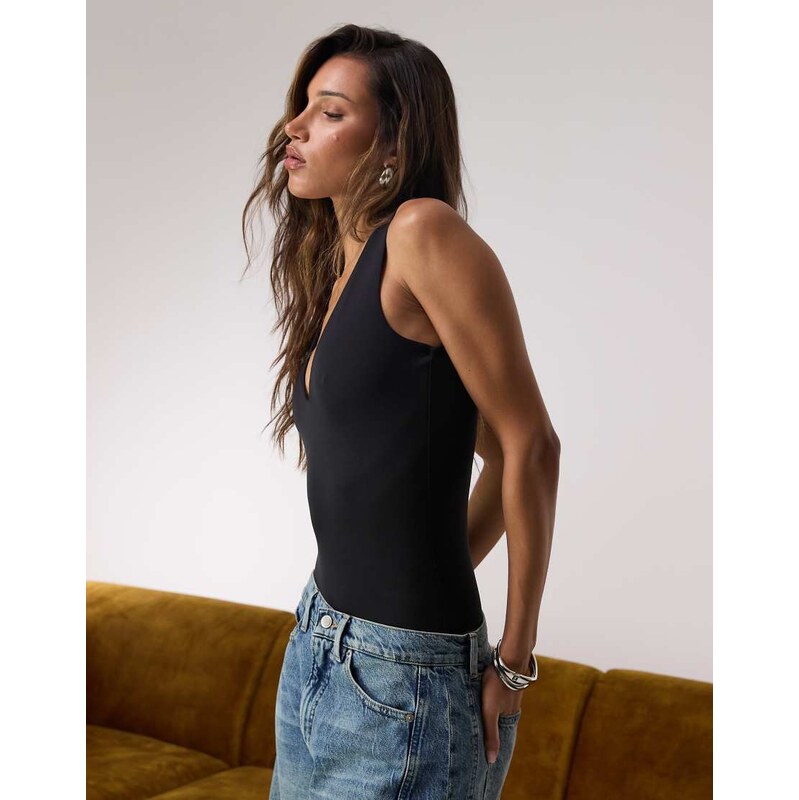 Good American sculpting deep v tank bodysuit in black