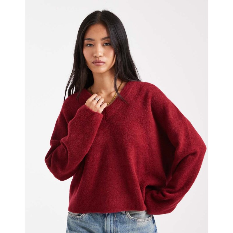 ASOS DESIGN knitted boxy v neck jumper in burgundy-Red 108056323