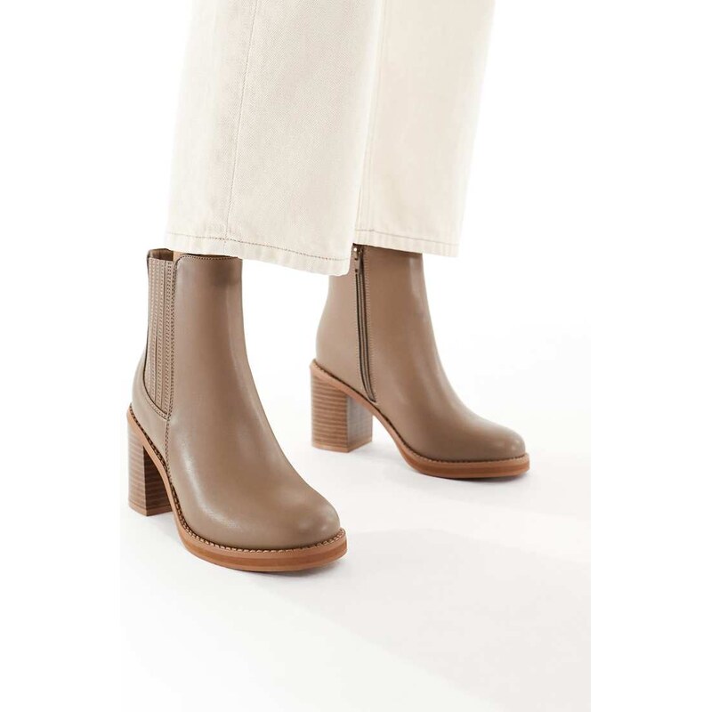 New Look stack heeled chelsea boot in light brown