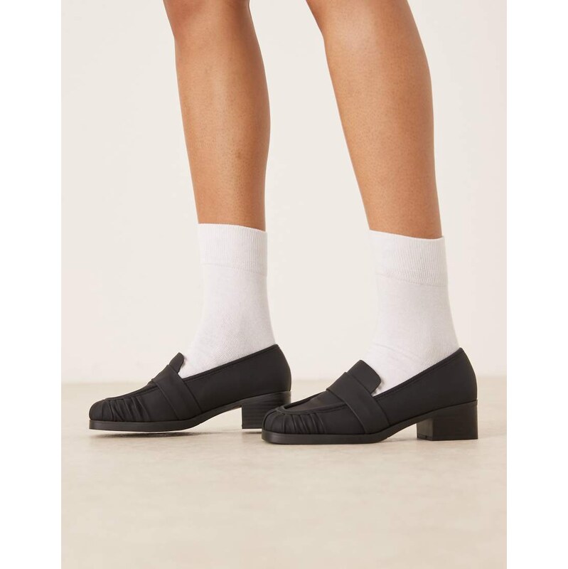 RAID Aarvi square toe loafers in black 108098480