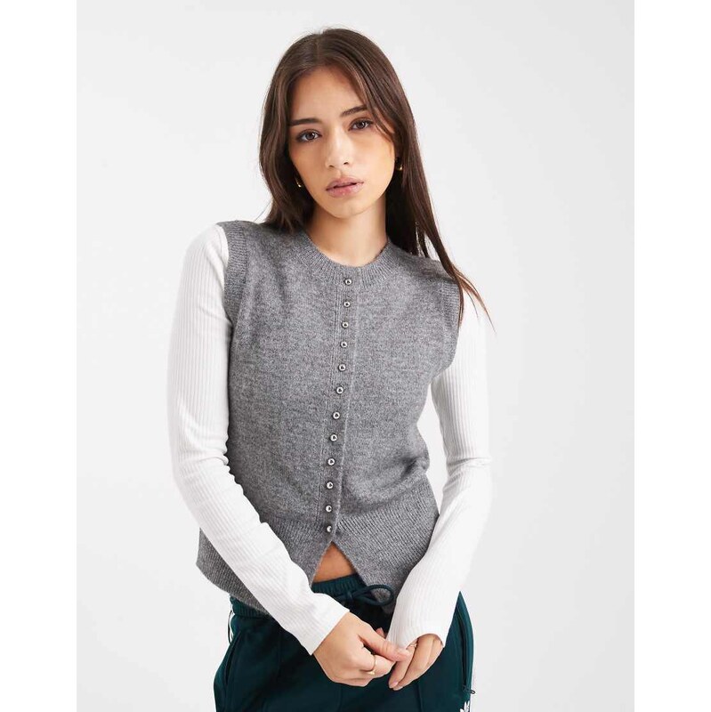 New Look button crew neck knitted waistcoat in grey