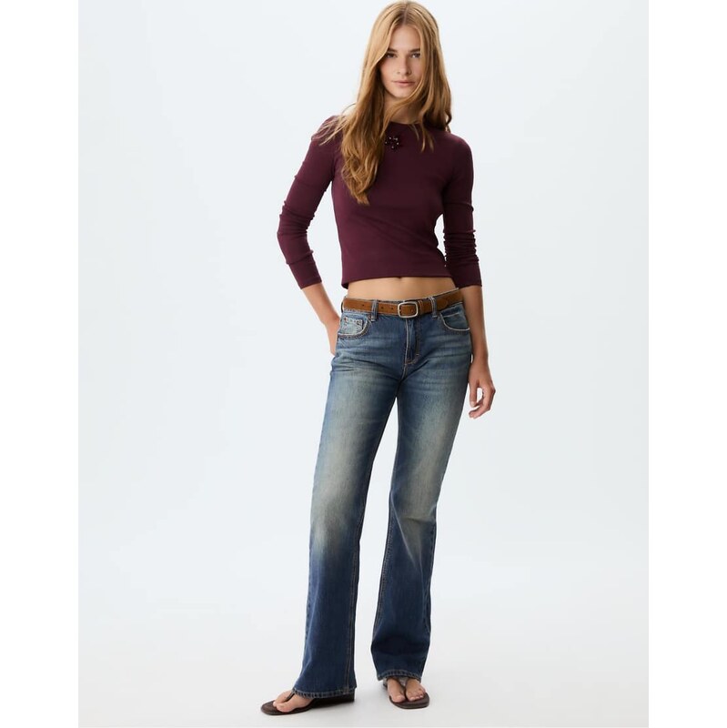 Stradivarius D68 boot-cut fit jeans with belt in medium denim wash 108091517